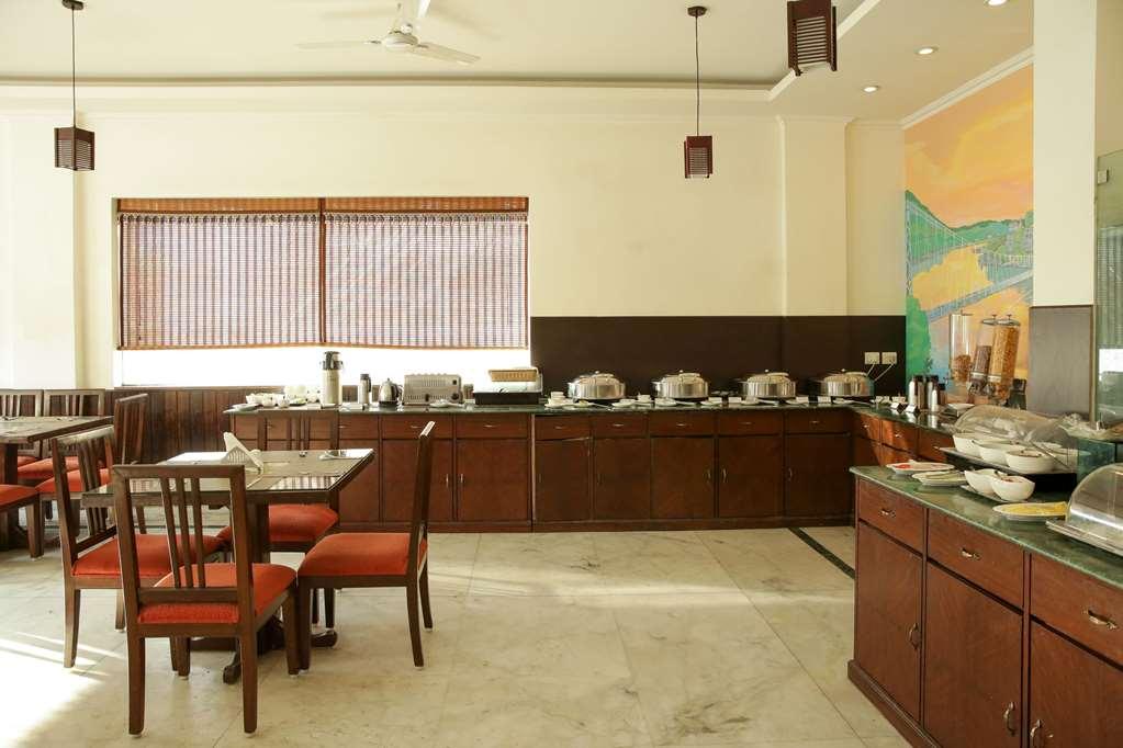 Comfort Hotel Dewa Retreat Rishīkesh Restoran fotoğraf